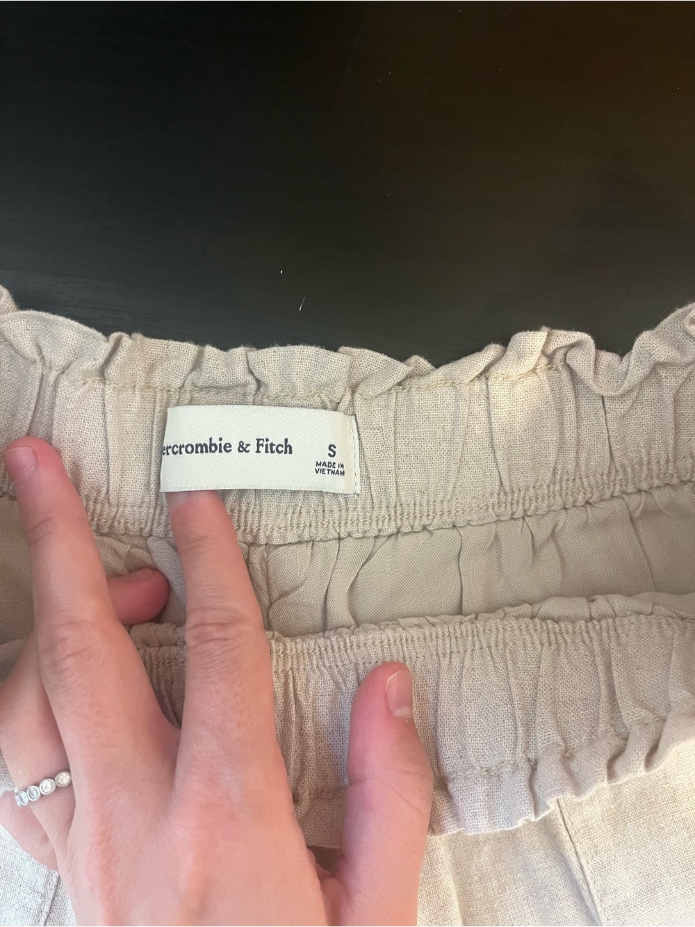Abercrombie & Fitch Beige High-Waist Linen-Blend Shorts - Picture 2 of 3